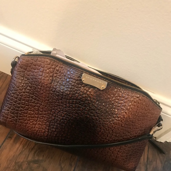 Burberry Chischester Cross Body Bag - Picture 5 of 5